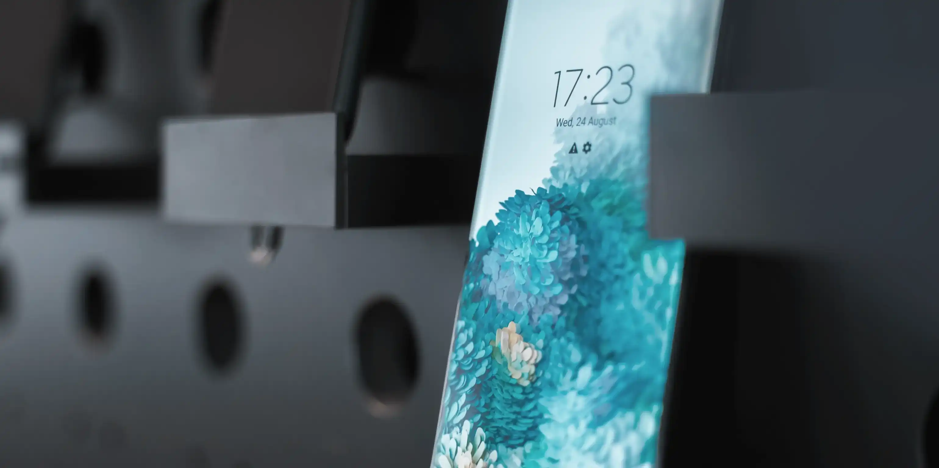 Ein Android Gerät wird an einer Gerätewand angezeigt